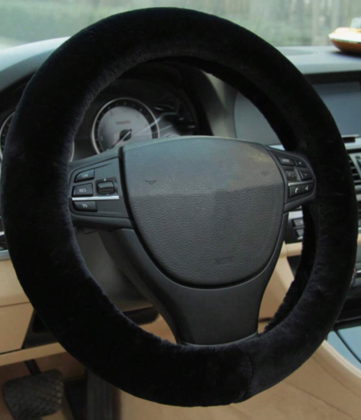 Plush Fur Car Steering Wheel Cover – Warm & Comfortable Grip